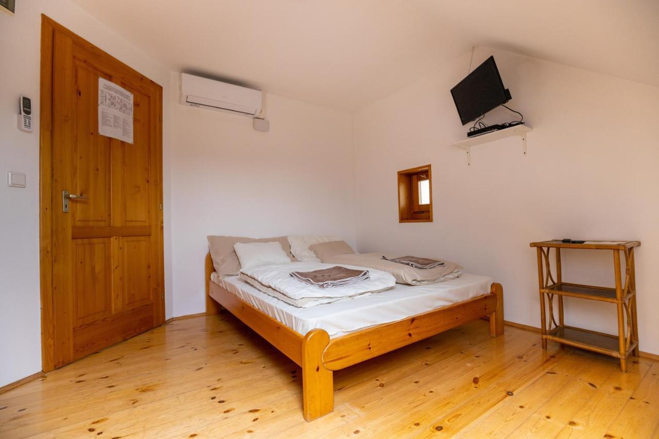 Bed and Breakfast Noble'S Panzio Es Etterem Nemesnép Exterior foto