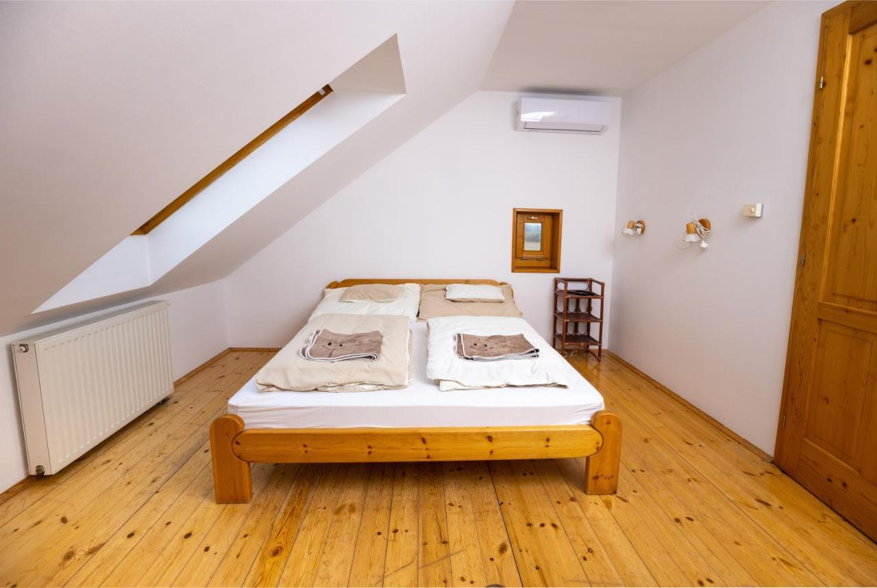 Bed and Breakfast Noble'S Panzio Es Etterem Nemesnép Exterior foto