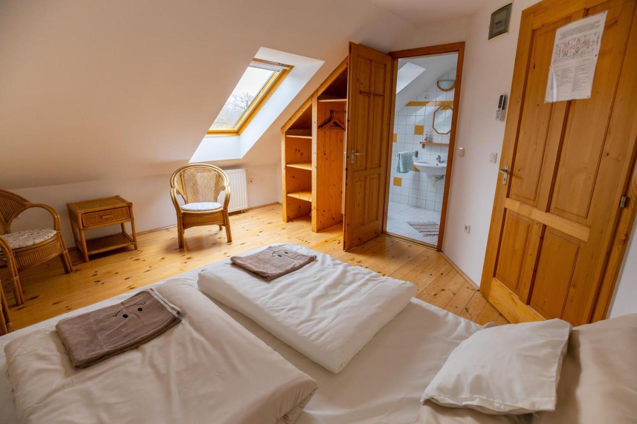 Bed and Breakfast Noble'S Panzio Es Etterem Nemesnép Exterior foto